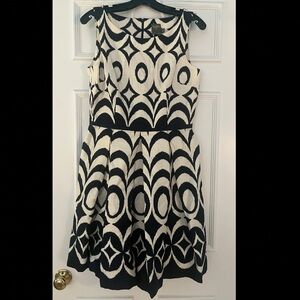 Elegant Dark Blue and Cream Patterned Dress With Pockets